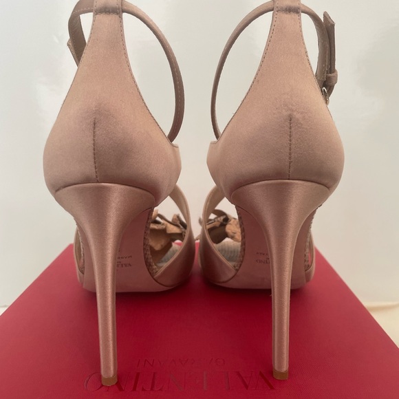 Valentino Garavani satin strappy high heels - Picture 4 of 9